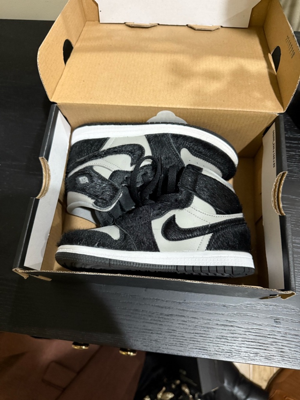 Nike Jordan 1 Retro High OG Shoe Box - Black and Gold